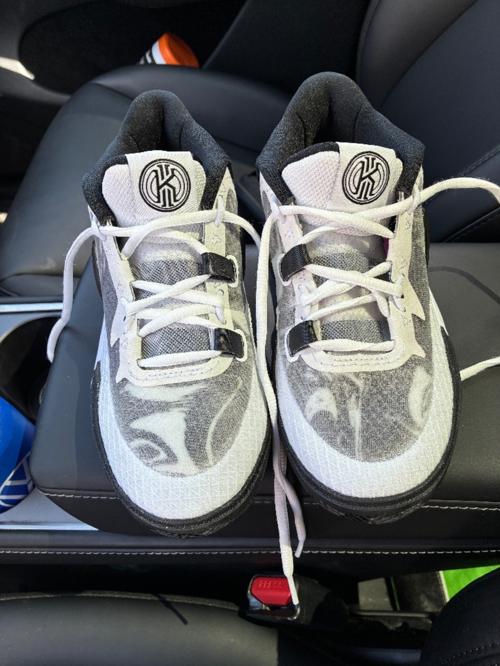 Kyrie 8 youth basketball shoes